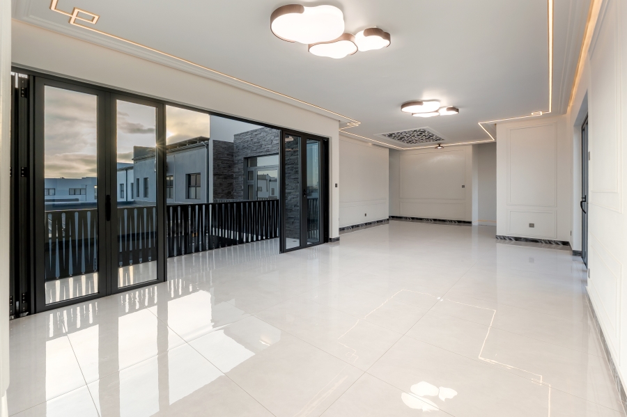 6 Bedroom Property for Sale in Sandown Western Cape